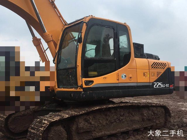 现代 R215-9 挖掘机