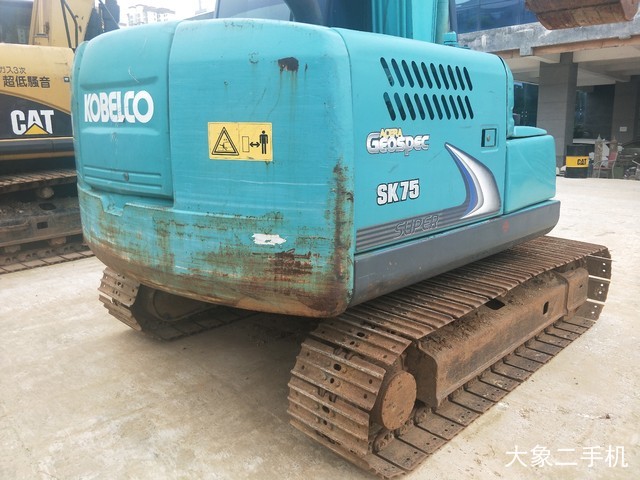 神钢 SK75-8 挖掘机