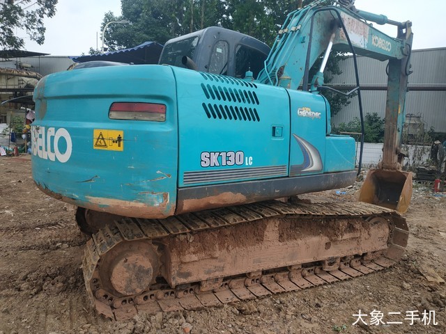 神钢 SK130 挖掘机