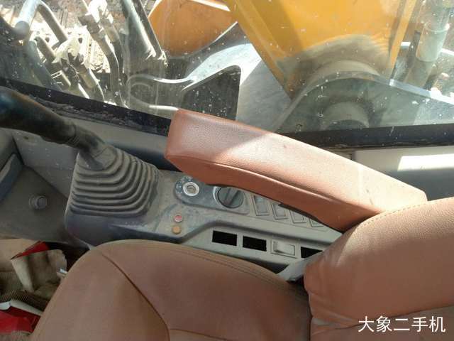 三一重工 SY215C-8 挖掘机