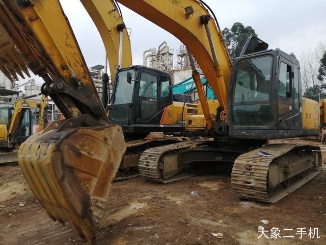 现代 R225LC-7 挖掘机