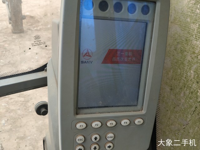 三一重工 SY215C 挖掘机