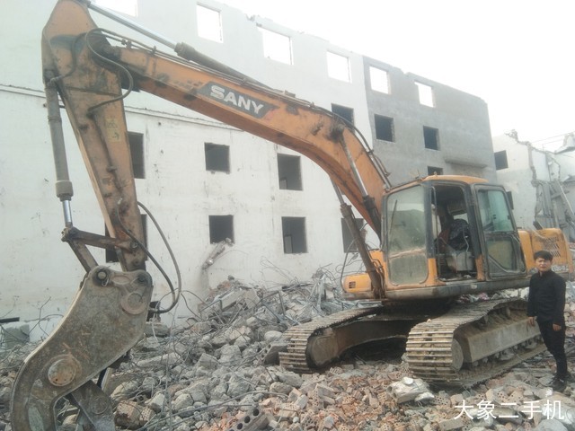 三一重工 SY215C 挖掘机