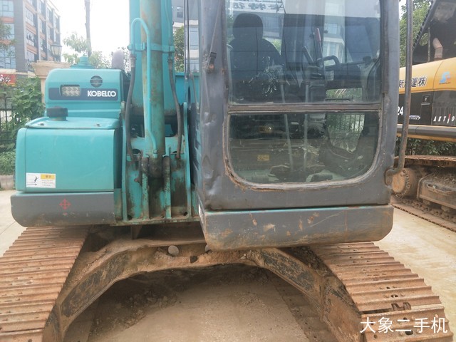 神钢 SK75-8 挖掘机