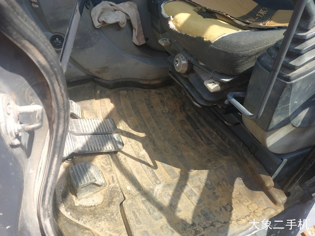 神钢 SK270D-8 挖掘机