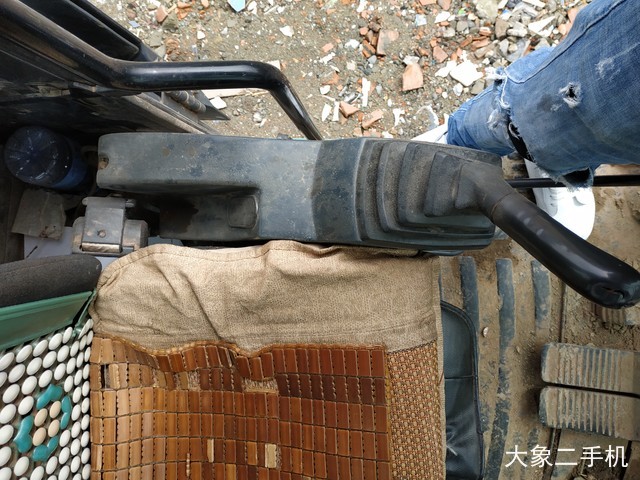 神钢 SK130-8 挖掘机
