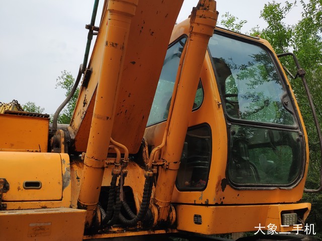 现代 R210W-5 挖掘机