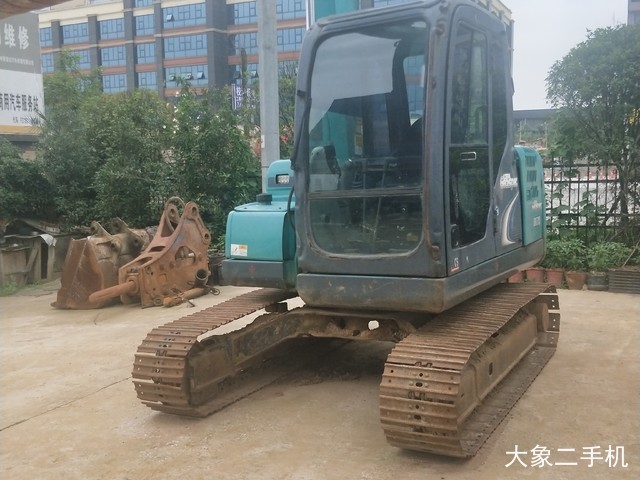 神钢 SK75-8 挖掘机