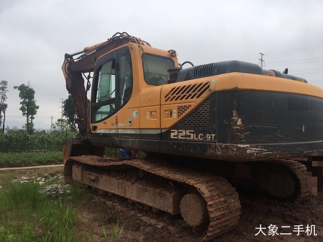 现代 R225LC-9T 挖掘机