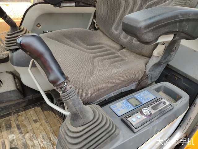 三一重工 SY215C-8 挖掘机