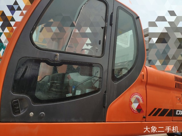 斗山 DX300LC 挖掘机