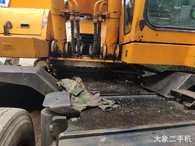 现代 R210W-5 挖掘机