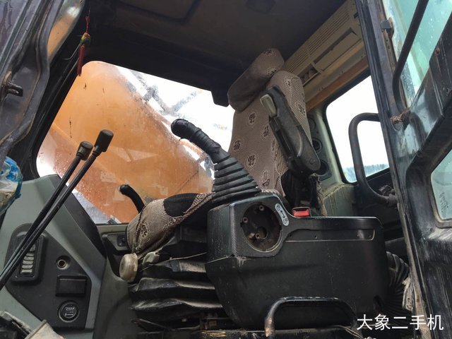 现代 R305LC-7 挖掘机