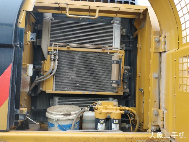 卡特彼勒 323D2L 挖掘机