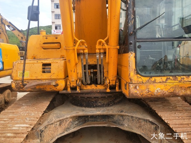 龙工 LG6225 挖掘机