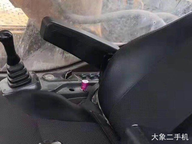 雷沃重工 FR220E 挖掘机