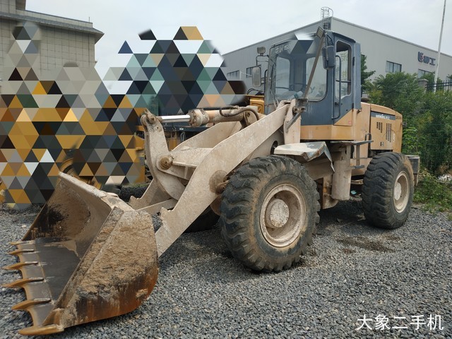 龙工 LG833 装载机