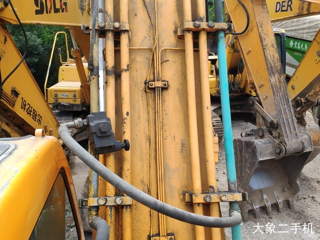 现代 R210W-5 挖掘机