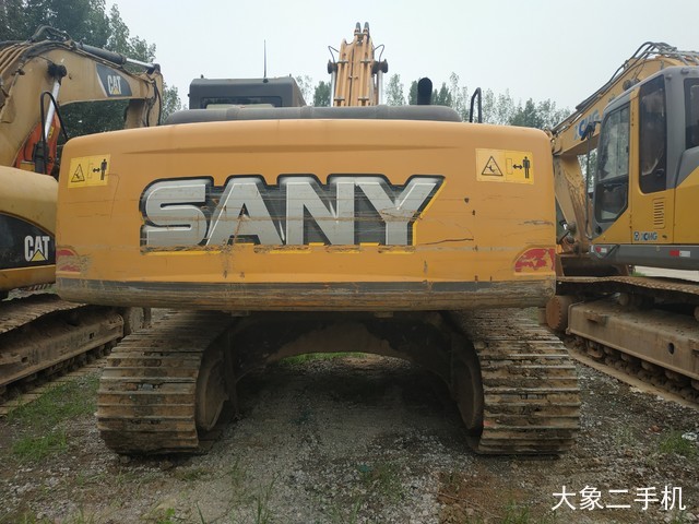 三一重工 SY215C-9 挖掘机