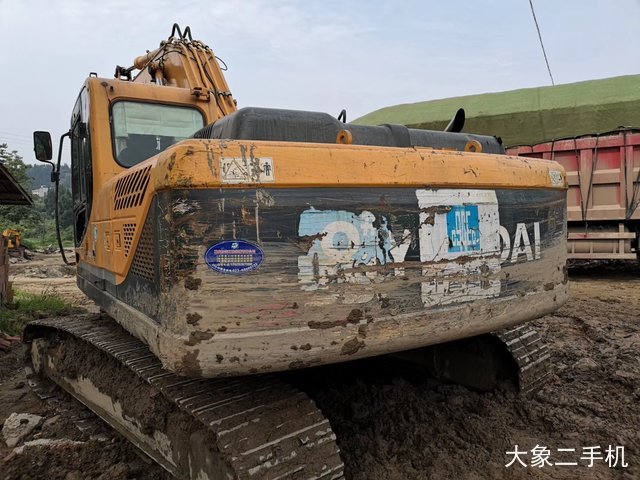 现代 R265LC-7 挖掘机