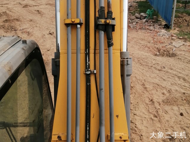 徐工 XE215C 挖掘机