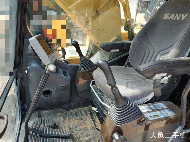 三一重工 SY215C 挖掘机