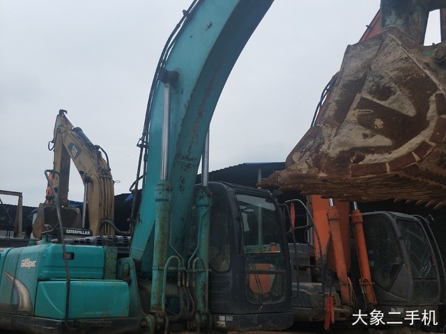 神钢 SK260LC-8 挖掘机