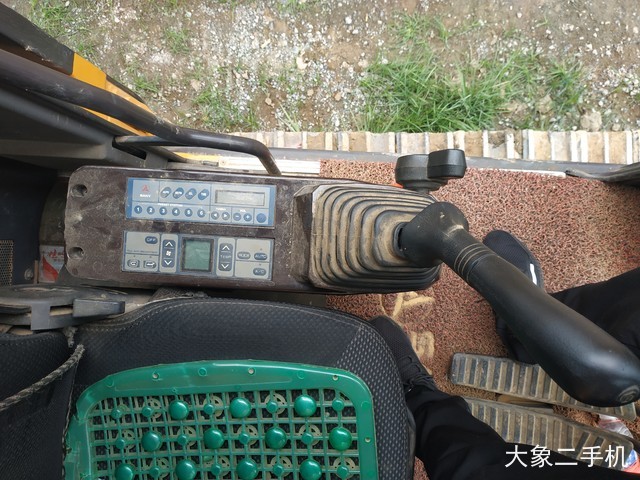 三一重工 SY215C-9 挖掘机