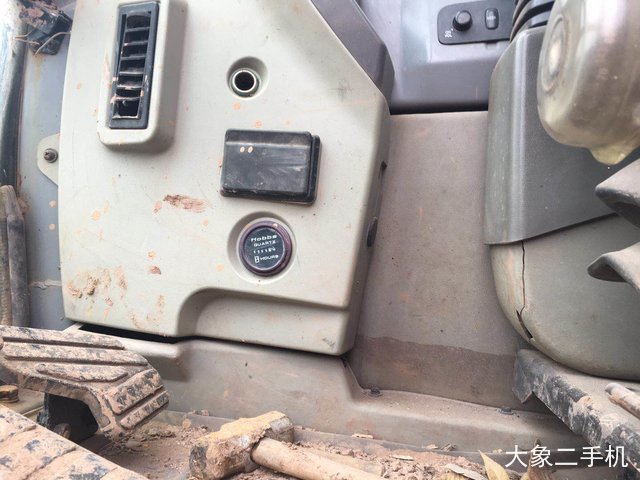 现代 R150LC-7 挖掘机