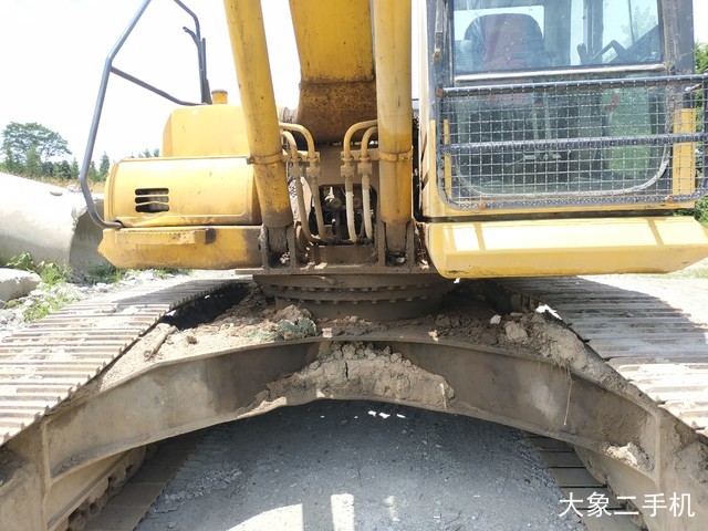 小松 PC240LC-8 挖掘机