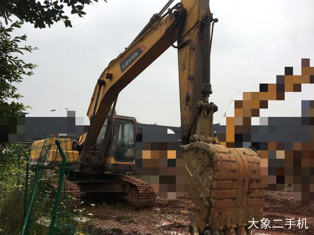 雷沃重工 FR220E 挖掘机