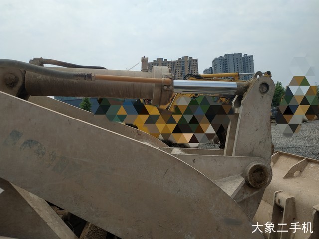 龙工 LG833 装载机