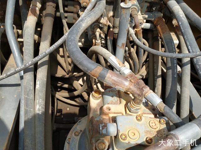 沃尔沃 EC210BLC 挖掘机