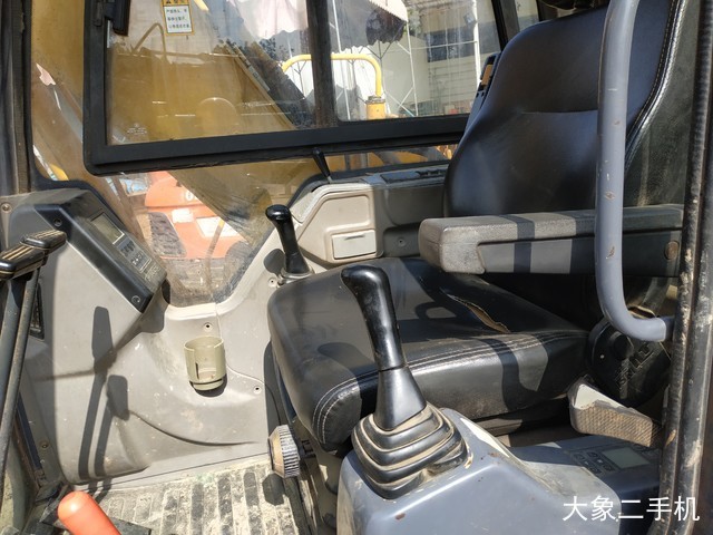 玉柴 YC135-8 挖掘机