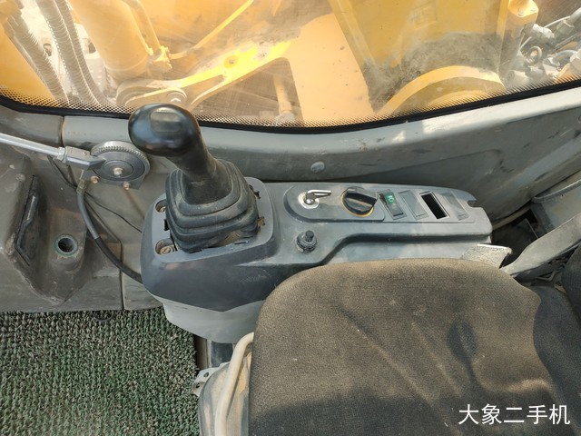 龙工 LG6225 挖掘机