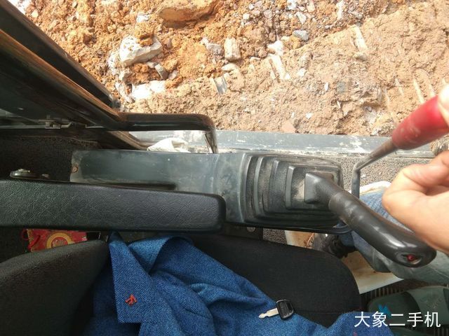 神钢 SK270D-8 挖掘机