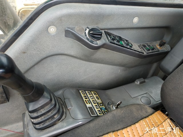 沃尔沃 EC210BLC 挖掘机