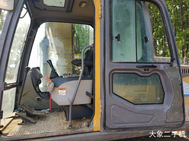 徐工 XE150D 挖掘机