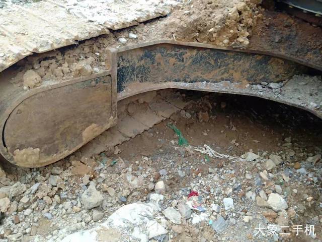 现代 R225LC-7 挖掘机