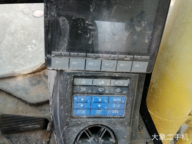 小松 PC240LC-8M0 挖掘机