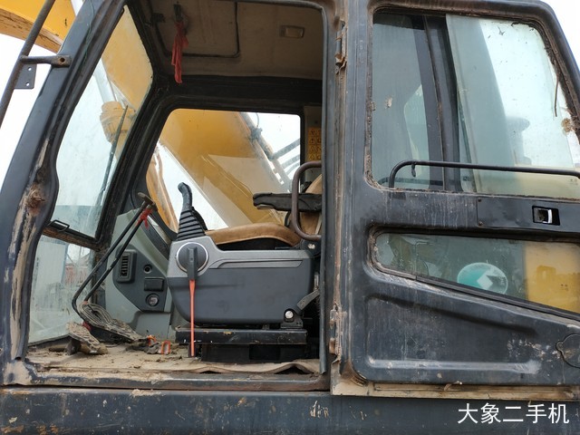 现代 R225LC-7 挖掘机