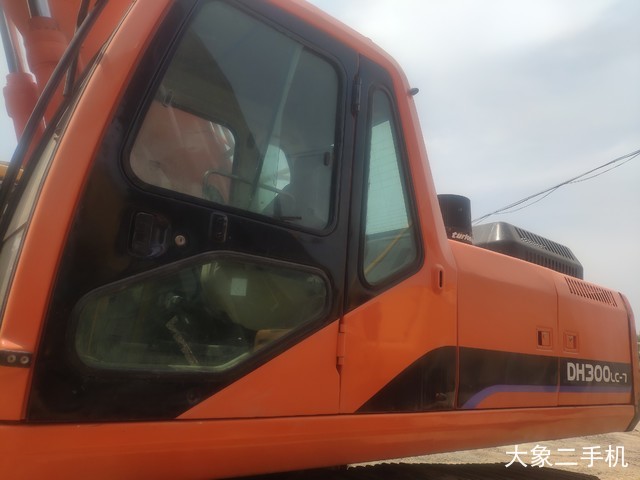 斗山 DH300LC-7 挖掘机