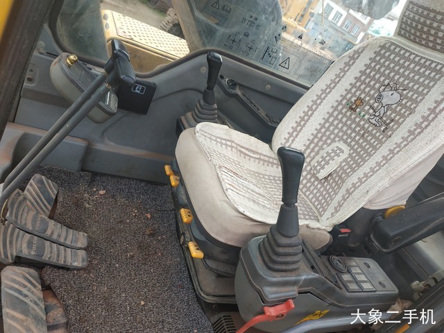 沃尔沃 EC210B 挖掘机