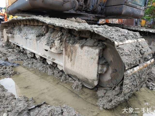 现代 R215-7 挖掘机