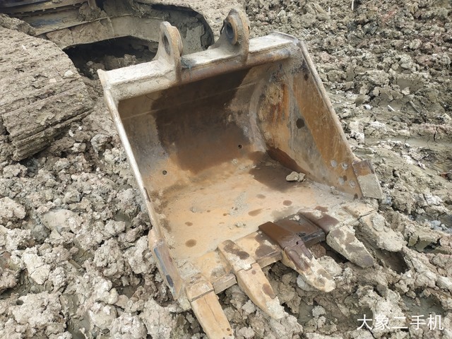 现代 R150LC-9 挖掘机