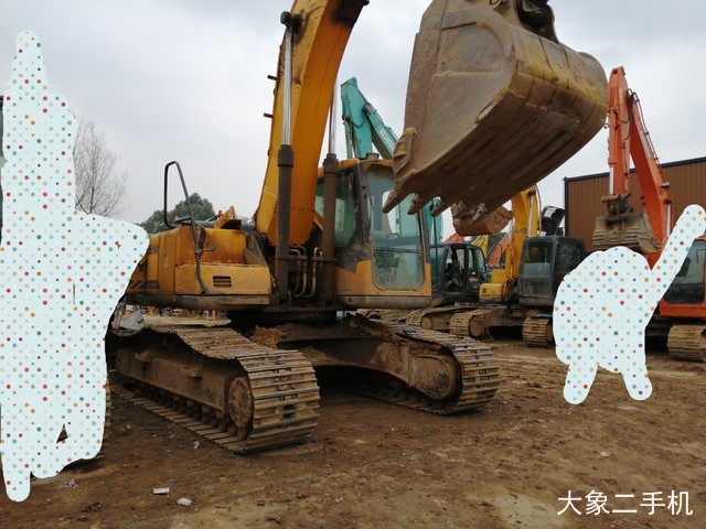 三一重工 SY215C-8 挖掘机
