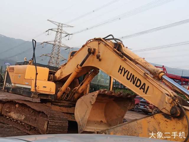 现代 R225LC-7 挖掘机