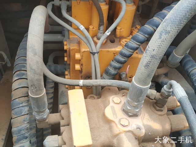 现代 R225LC-7 挖掘机