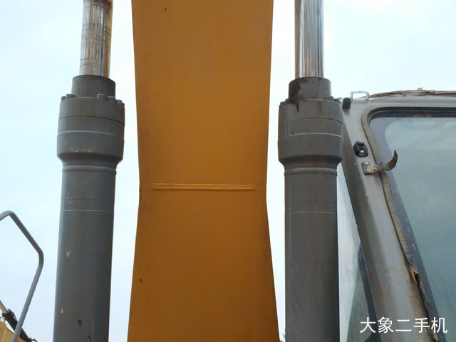 徐工 XE215C 挖掘机