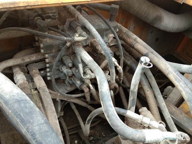 山东临工 LG6210 挖掘机